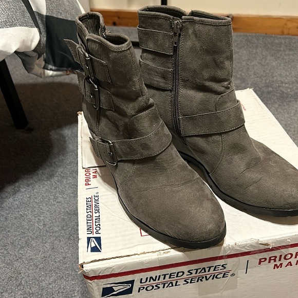 UNISA BOOTS - Picture 1 of 6